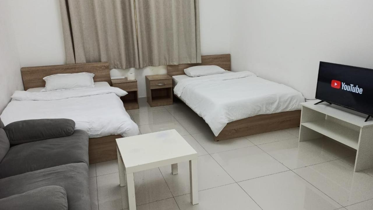 Cozy Rooms And Small Partitions For Men Guests In ดูไบ ภายนอก รูปภาพ