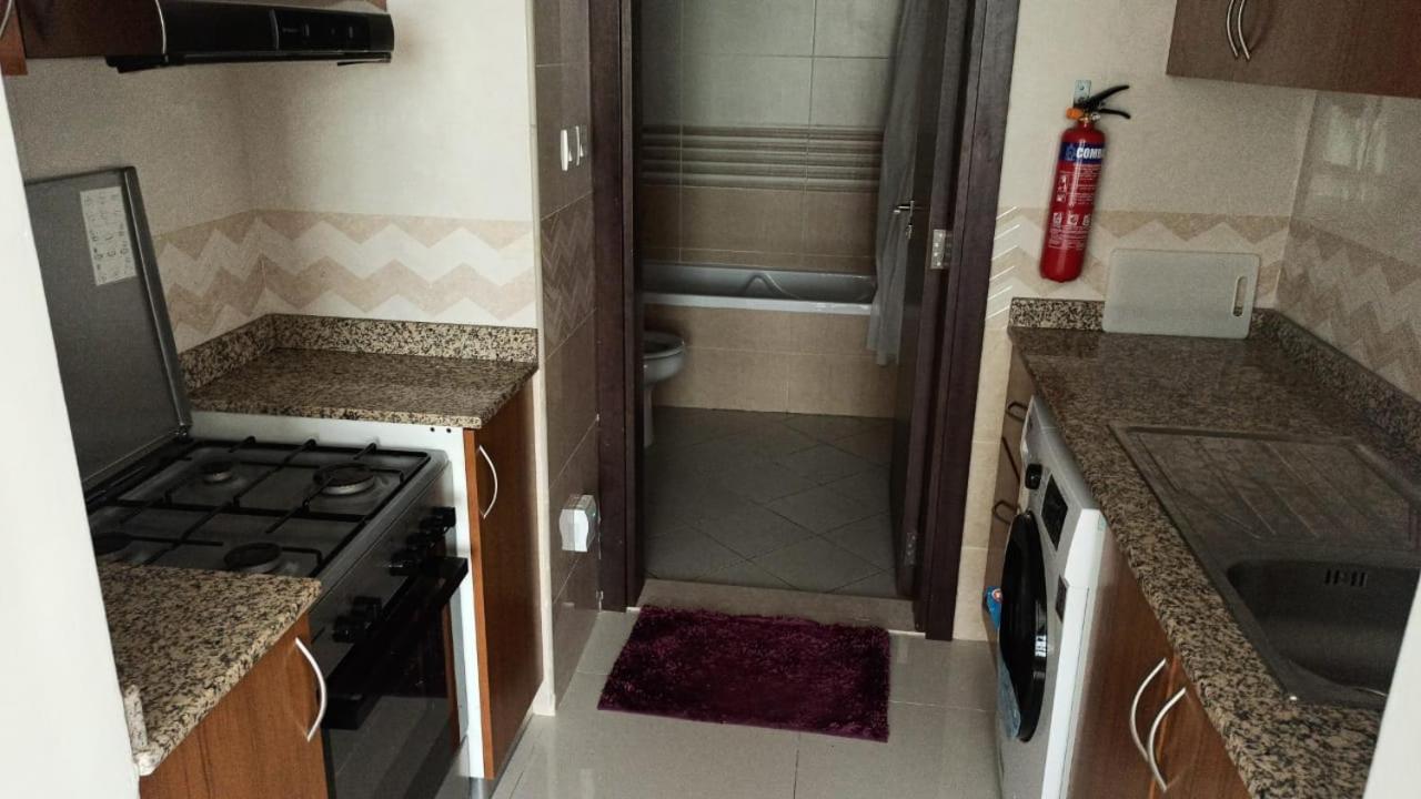 Cozy Rooms And Small Partitions For Men Guests In ดูไบ ภายนอก รูปภาพ