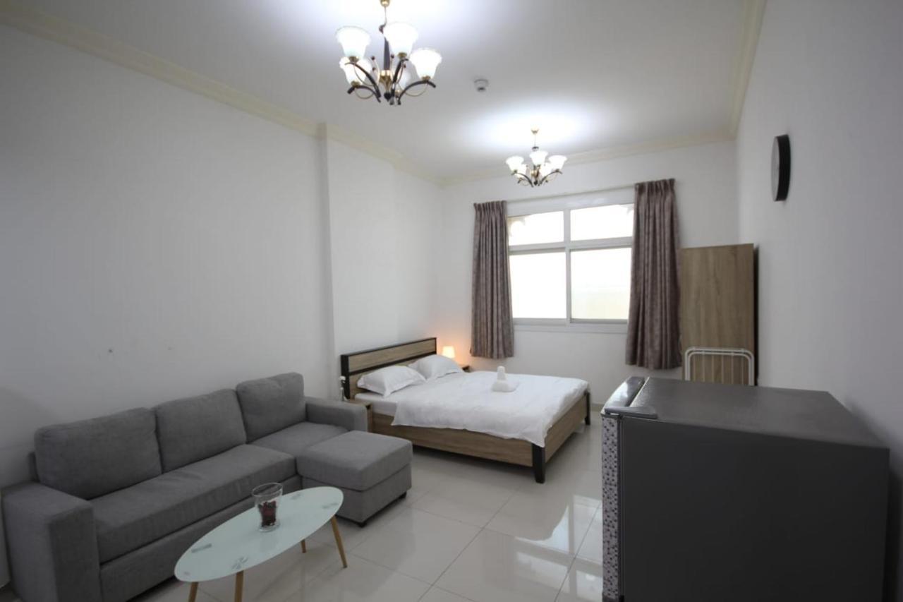 Cozy Rooms And Small Partitions For Men Guests In ดูไบ ภายนอก รูปภาพ