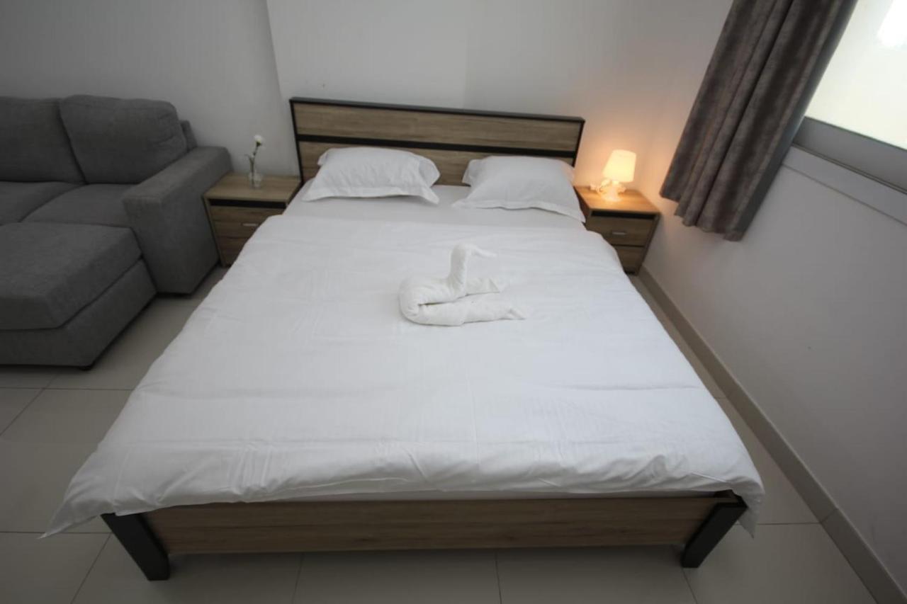 Cozy Rooms And Small Partitions For Men Guests In ดูไบ ภายนอก รูปภาพ