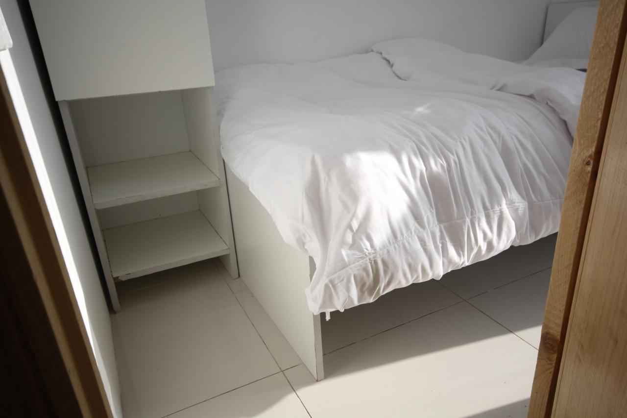 Cozy Rooms And Small Partitions For Men Guests In ดูไบ ภายนอก รูปภาพ