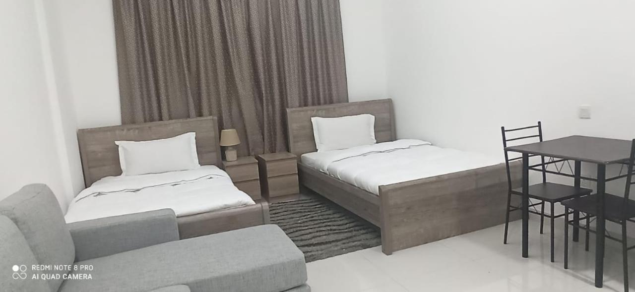 Cozy Rooms And Small Partitions For Men Guests In ดูไบ ภายนอก รูปภาพ