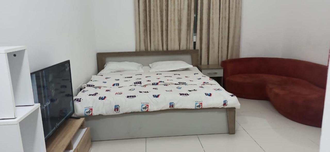 Cozy Rooms And Small Partitions For Men Guests In ดูไบ ภายนอก รูปภาพ
