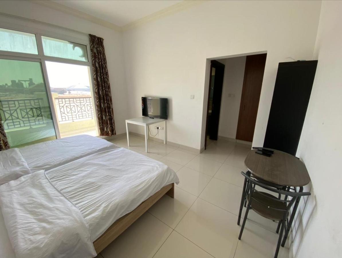 Cozy Rooms And Small Partitions For Men Guests In ดูไบ ภายนอก รูปภาพ