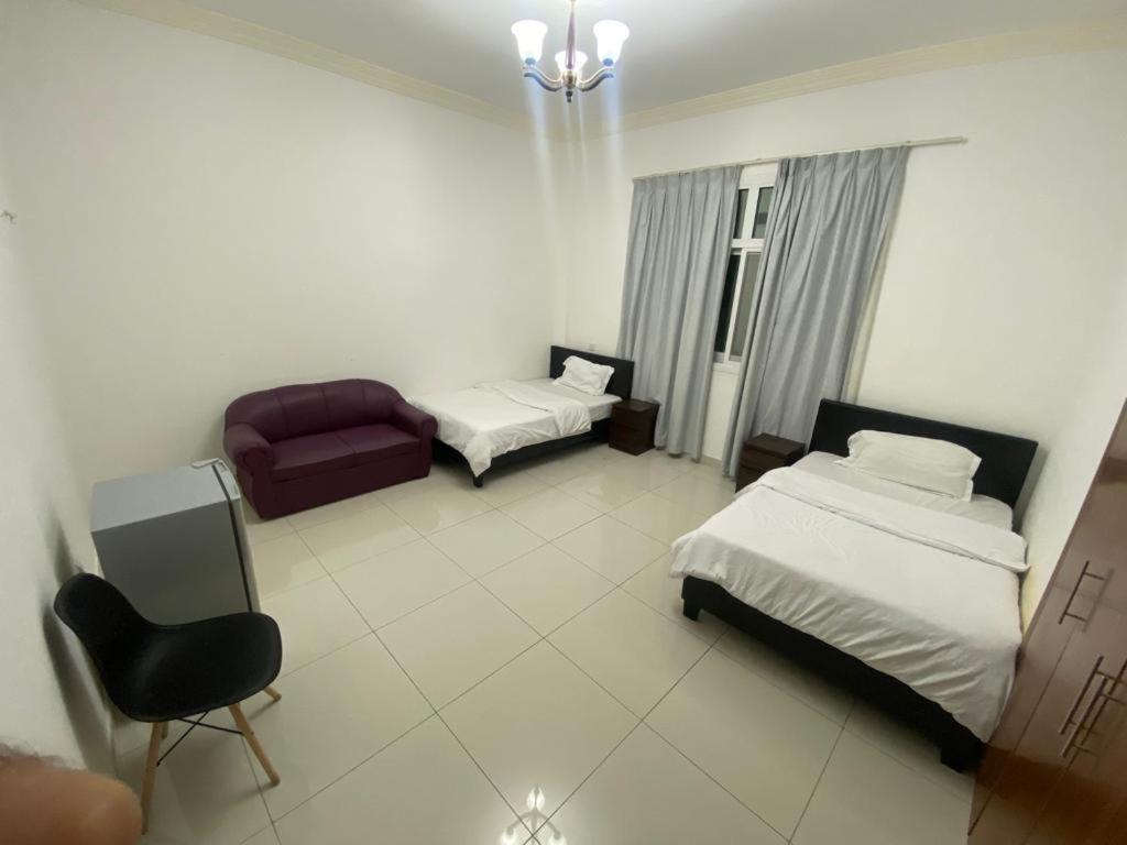 Cozy Rooms And Small Partitions For Men Guests In ดูไบ ภายนอก รูปภาพ