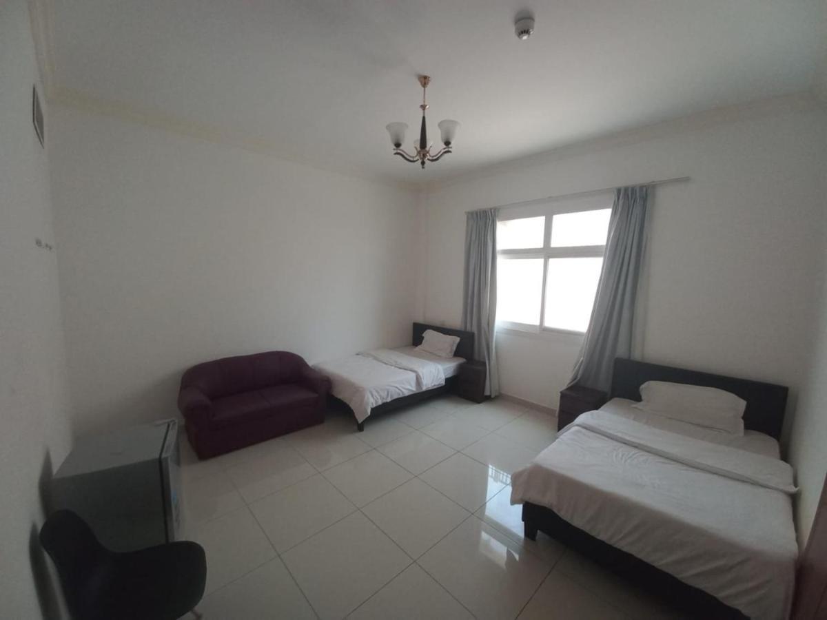 Cozy Rooms And Small Partitions For Men Guests In ดูไบ ภายนอก รูปภาพ