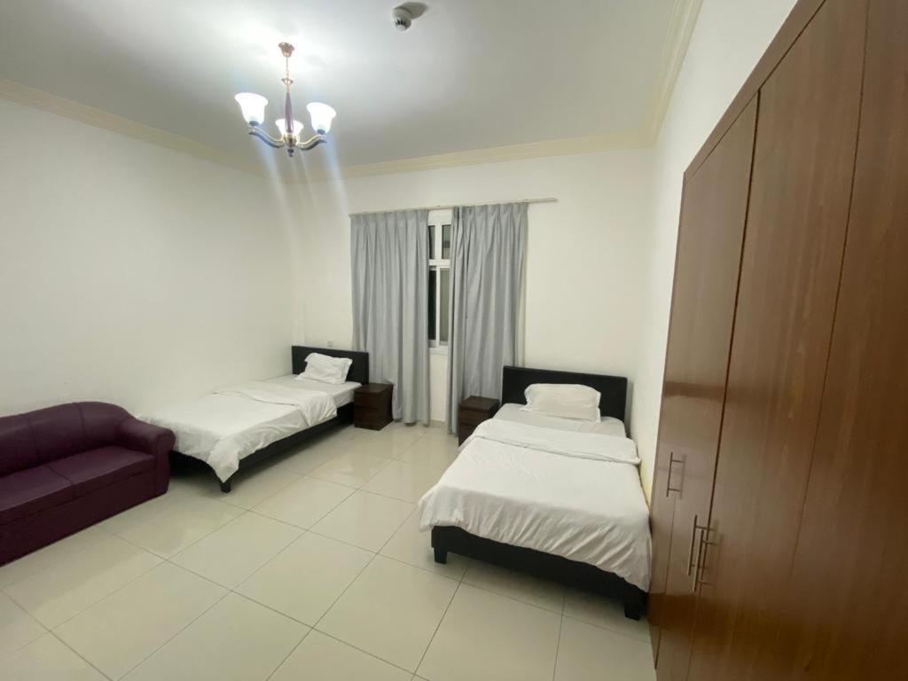 Cozy Rooms And Small Partitions For Men Guests In ดูไบ ภายนอก รูปภาพ