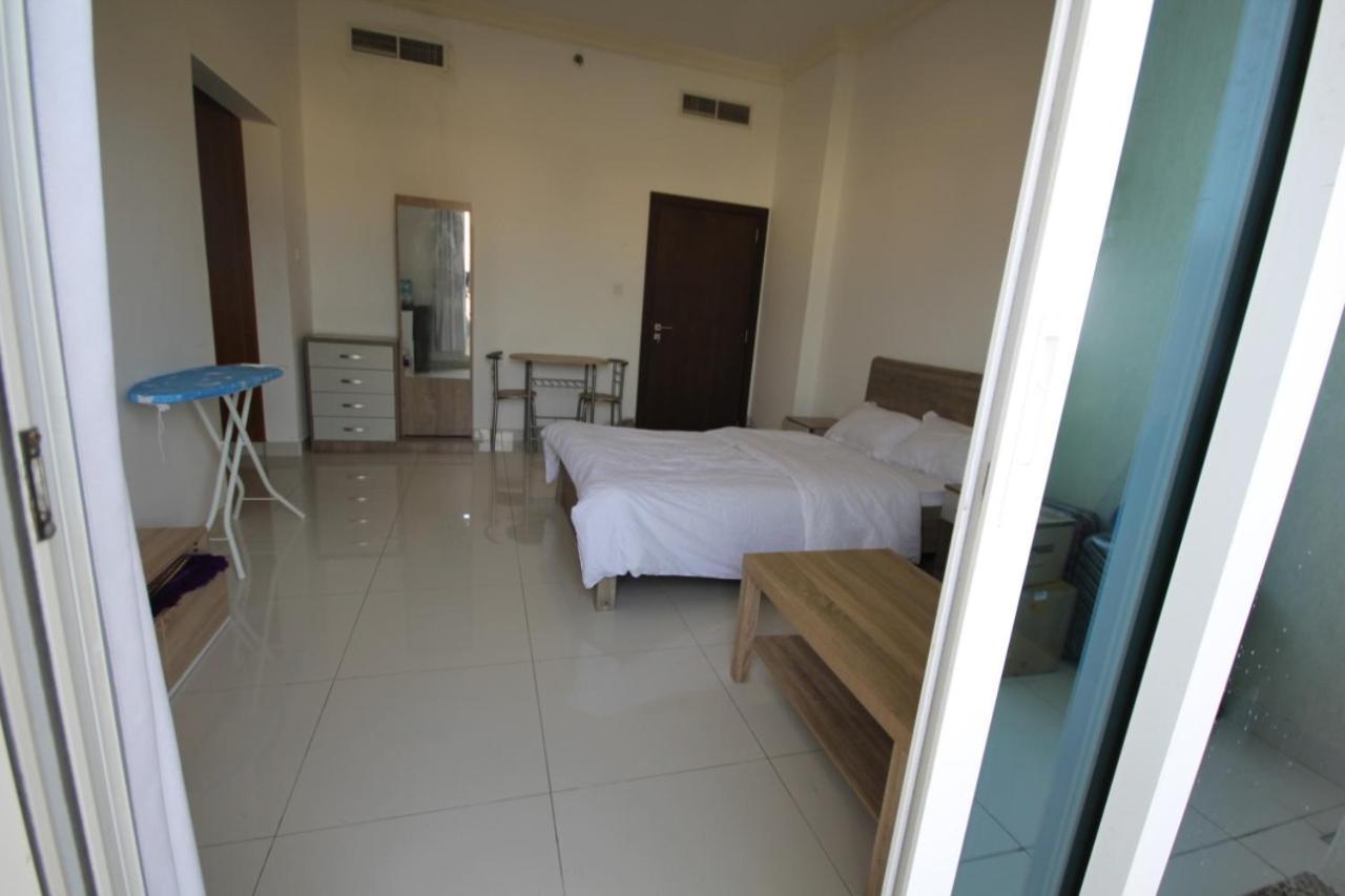 Cozy Rooms And Small Partitions For Men Guests In ดูไบ ภายนอก รูปภาพ