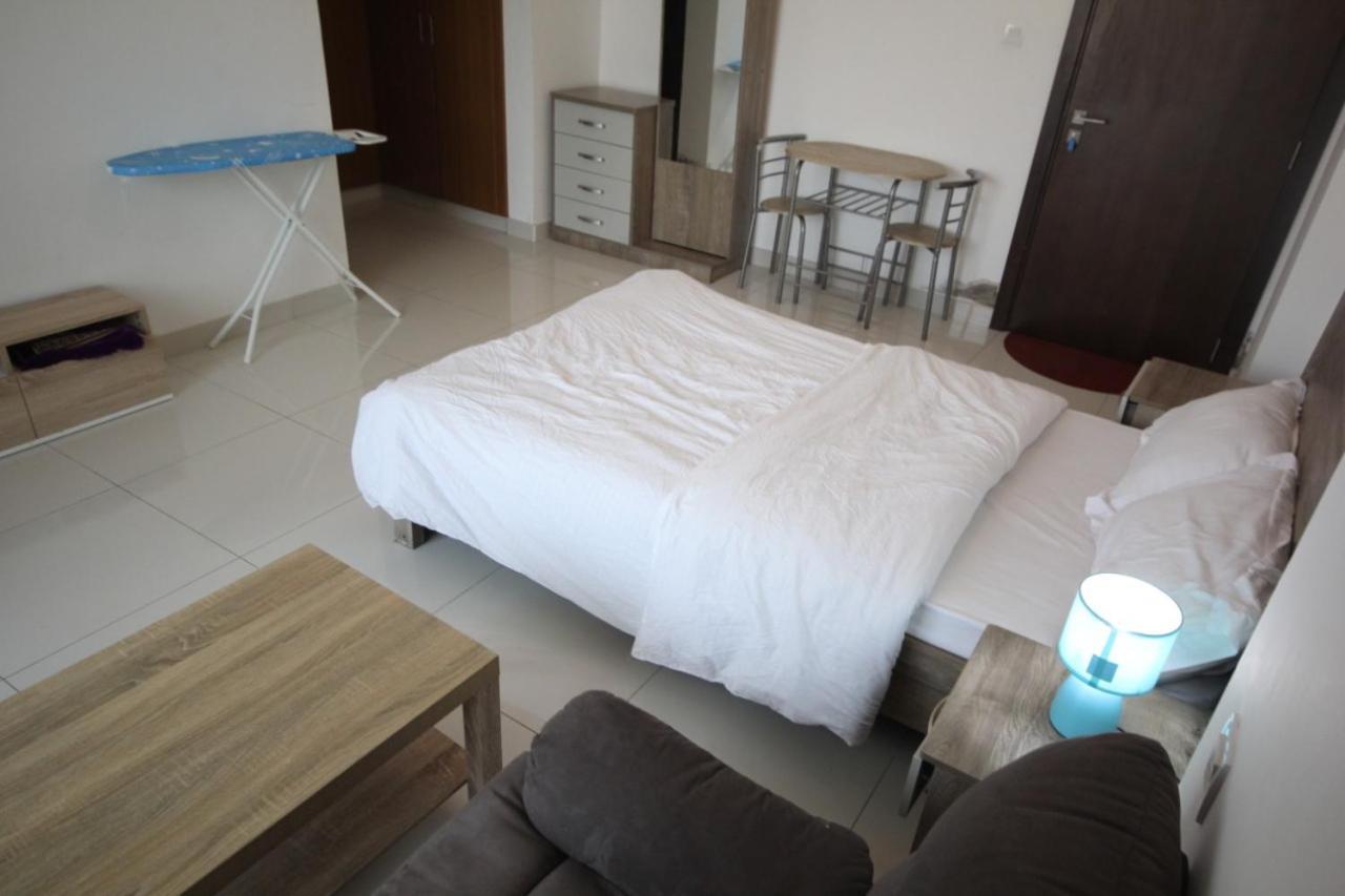 Cozy Rooms And Small Partitions For Men Guests In ดูไบ ภายนอก รูปภาพ