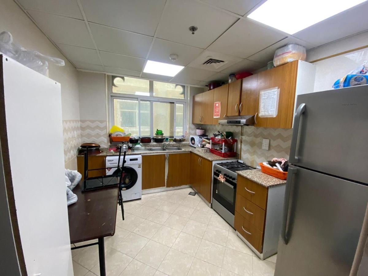 Cozy Rooms And Small Partitions For Men Guests In ดูไบ ภายนอก รูปภาพ