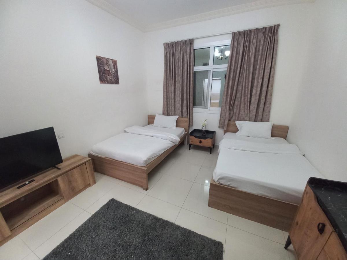 Cozy Rooms And Small Partitions For Men Guests In ดูไบ ภายนอก รูปภาพ