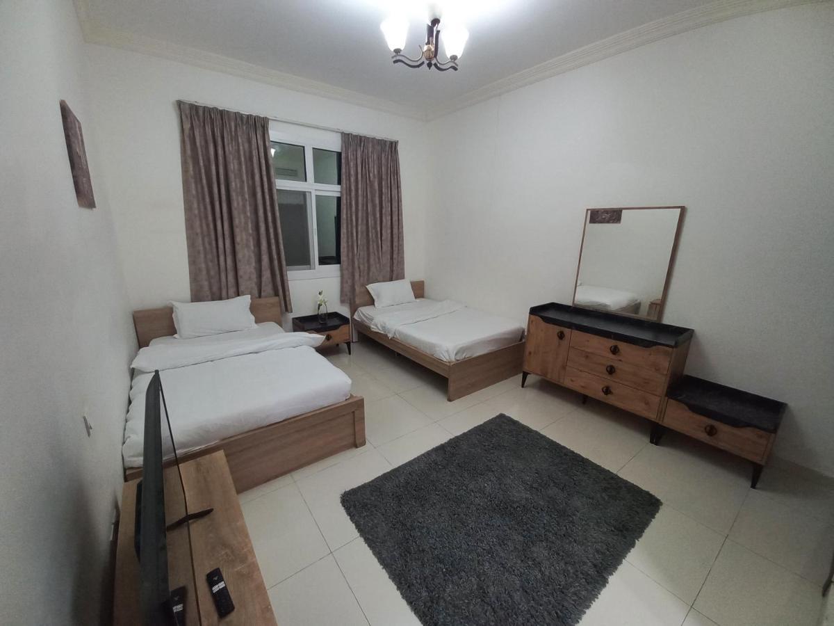 Cozy Rooms And Small Partitions For Men Guests In ดูไบ ภายนอก รูปภาพ