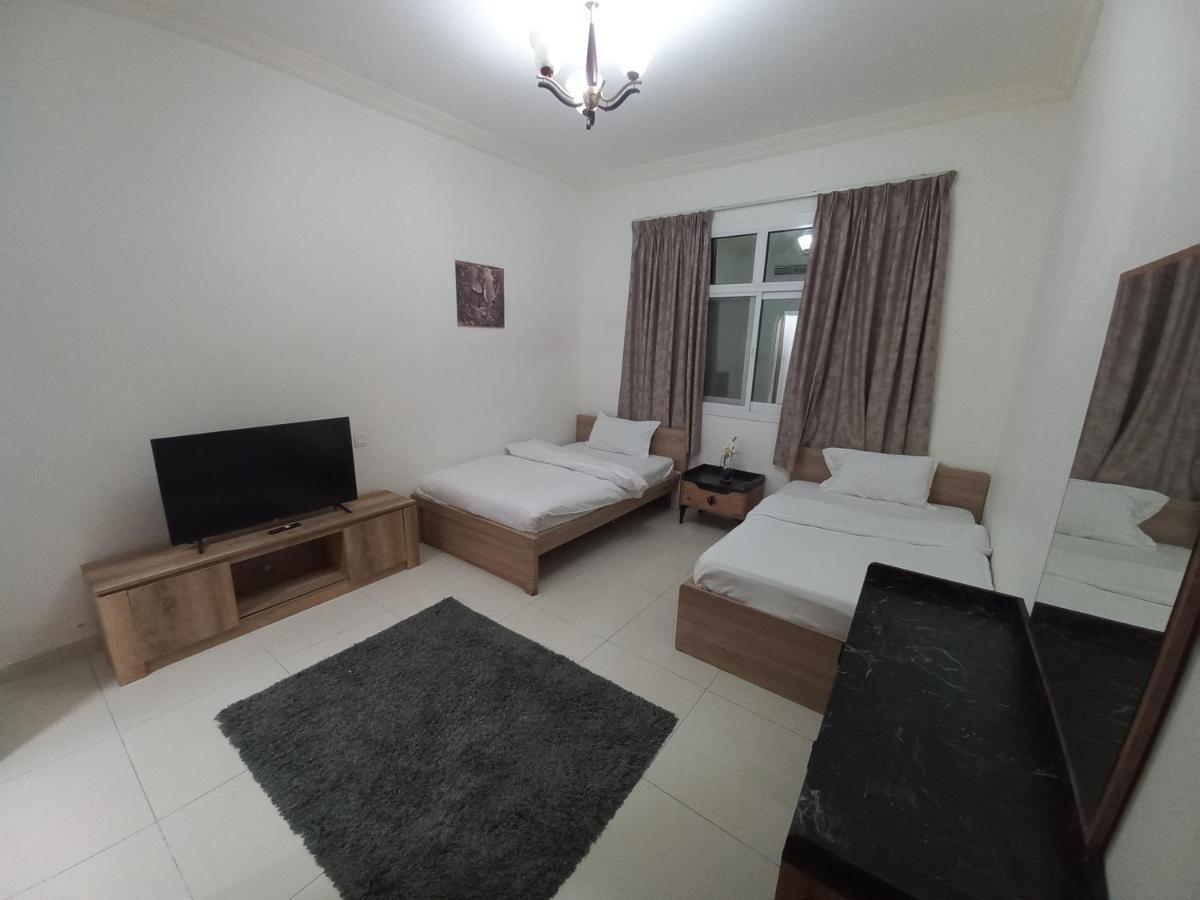 Cozy Rooms And Small Partitions For Men Guests In ดูไบ ภายนอก รูปภาพ