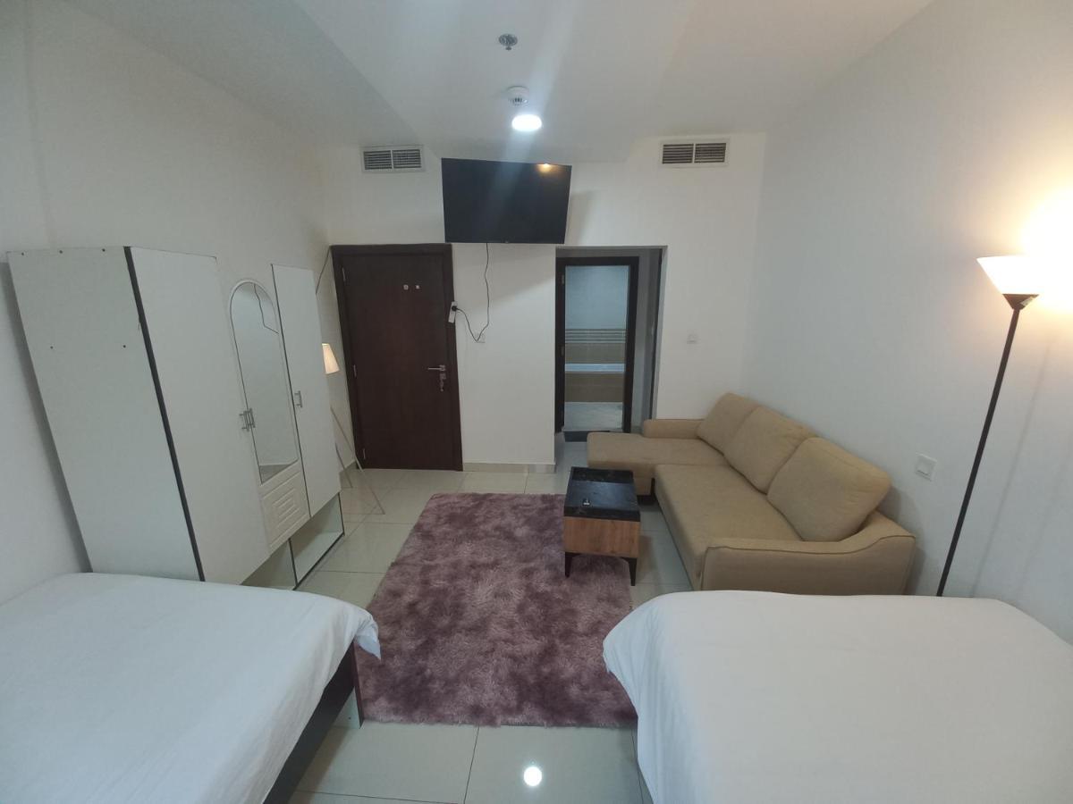 Cozy Rooms And Small Partitions For Men Guests In ดูไบ ภายนอก รูปภาพ