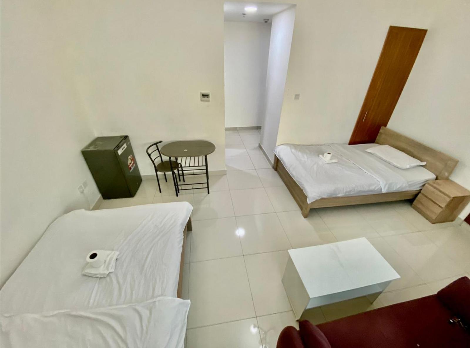 Cozy Rooms And Small Partitions For Men Guests In ดูไบ ภายนอก รูปภาพ