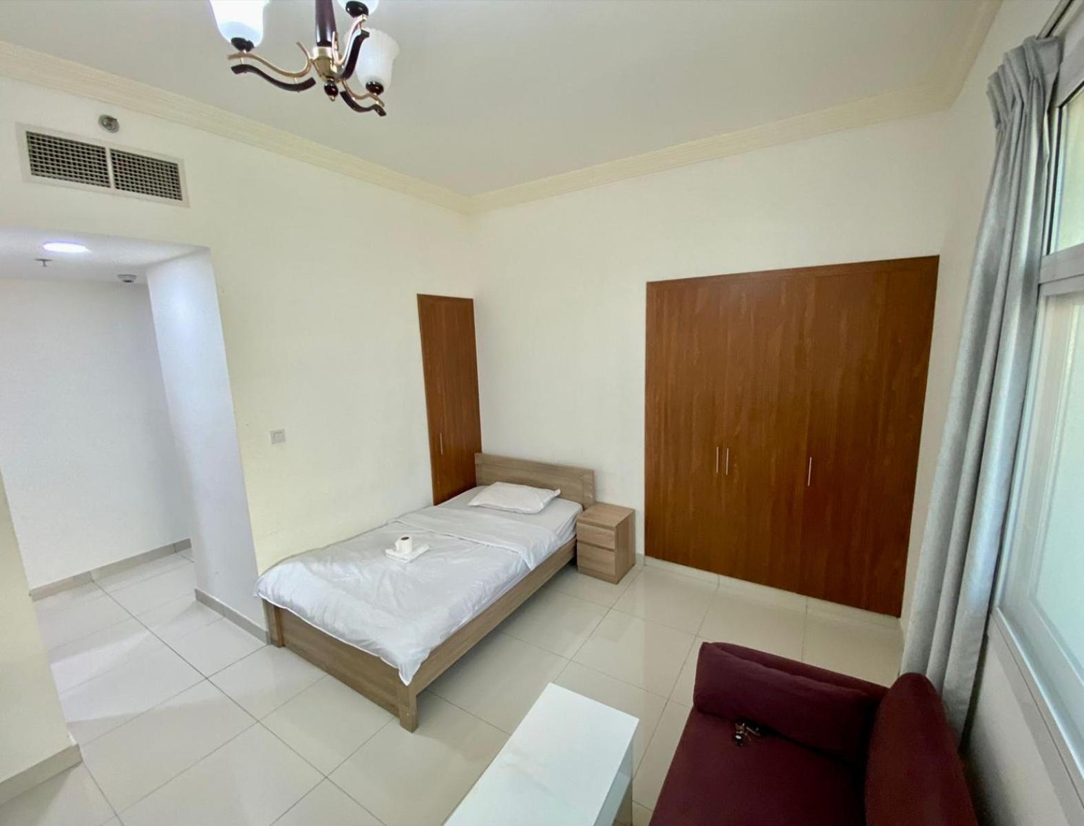 Cozy Rooms And Small Partitions For Men Guests In ดูไบ ภายนอก รูปภาพ
