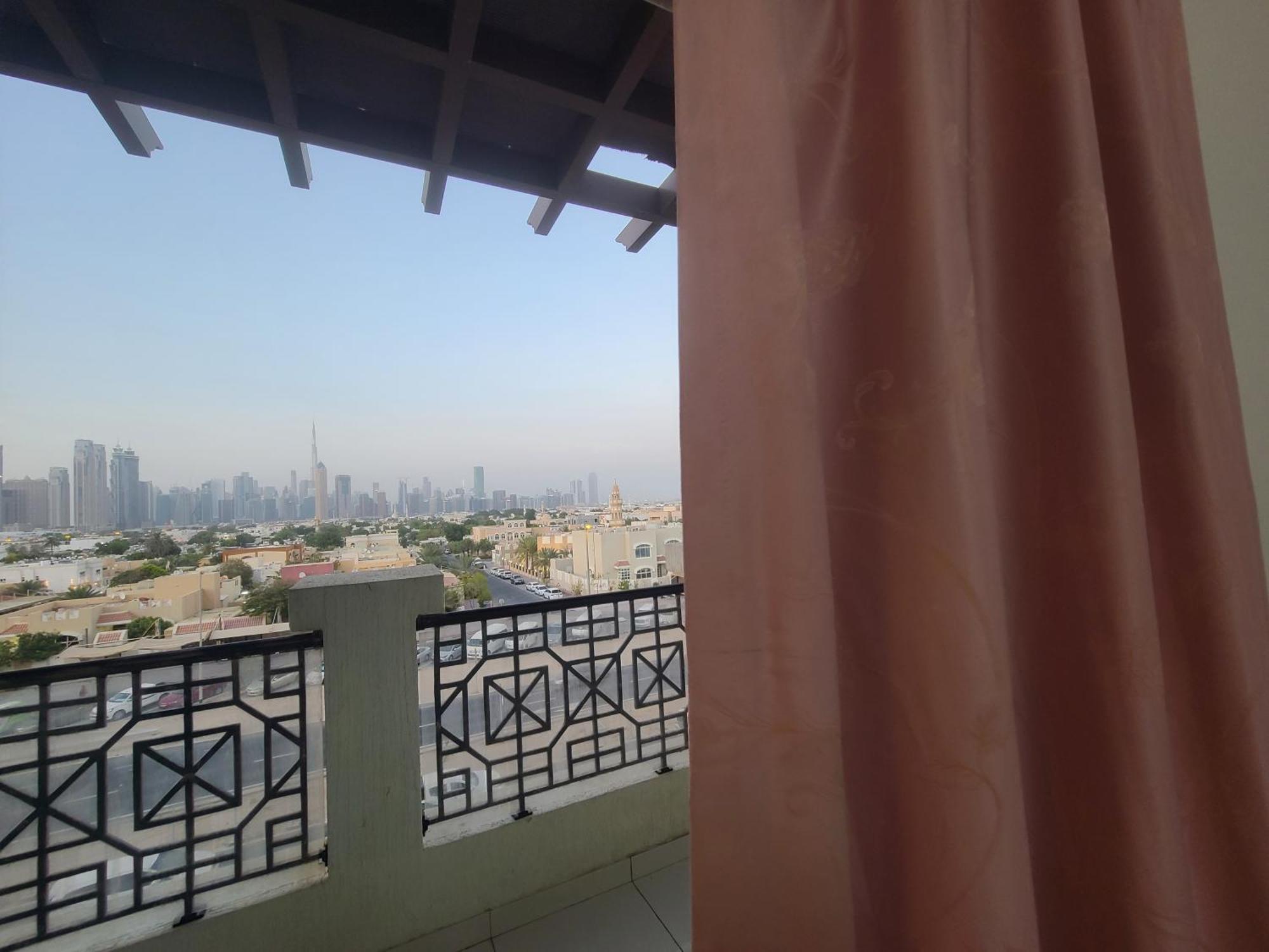 Cozy Rooms And Small Partitions For Men Guests In ดูไบ ภายนอก รูปภาพ