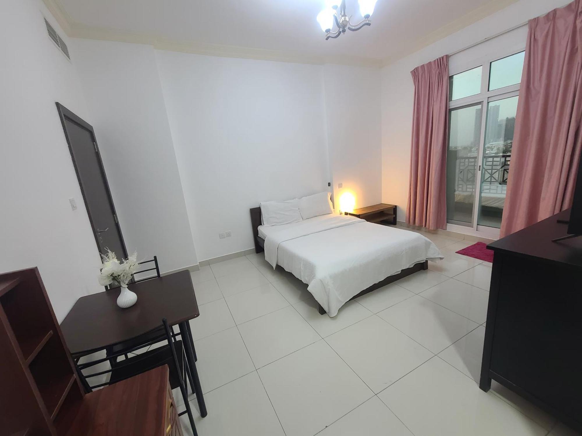 Cozy Rooms And Small Partitions For Men Guests In ดูไบ ภายนอก รูปภาพ