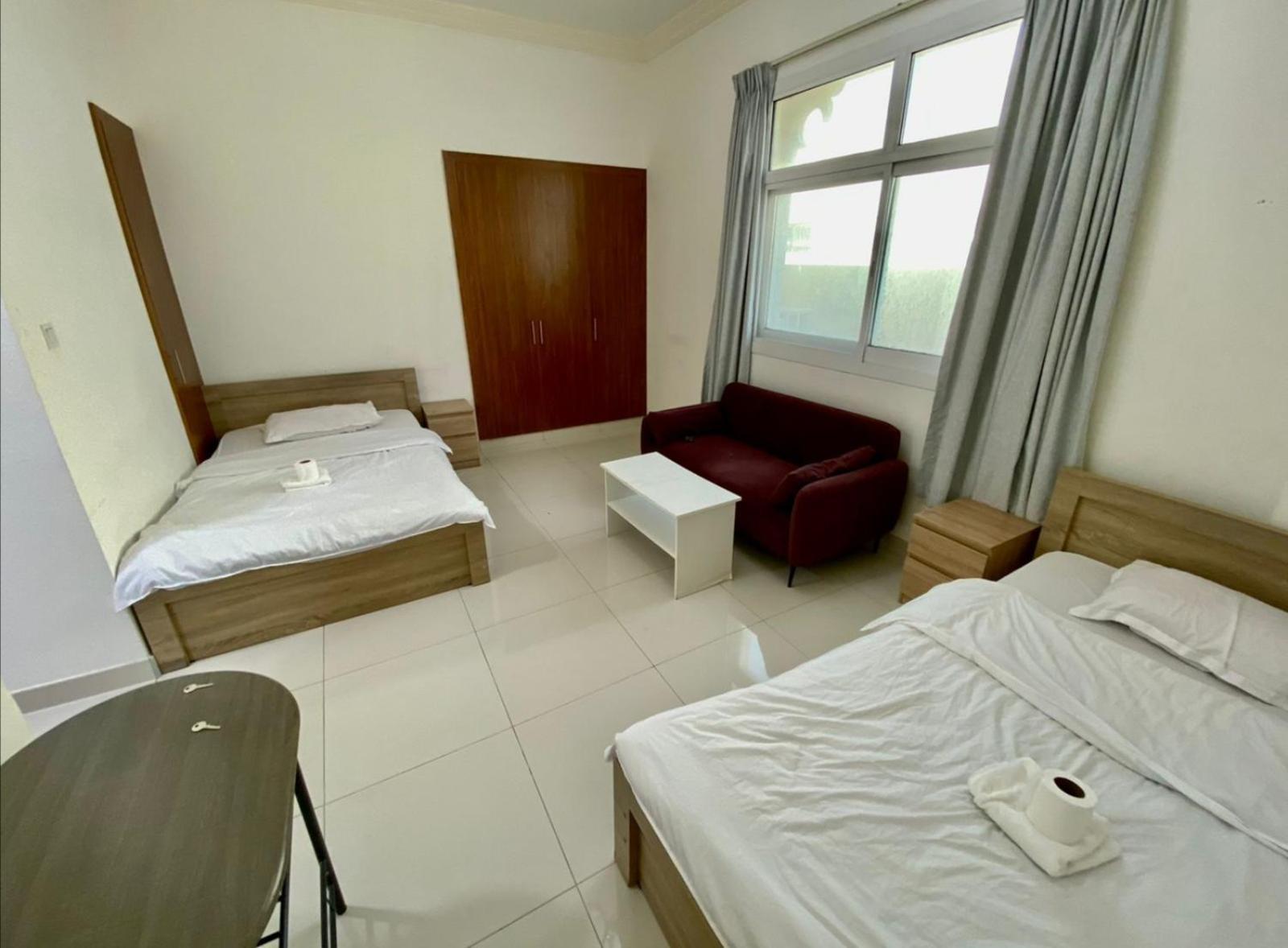 Cozy Rooms And Small Partitions For Men Guests In ดูไบ ภายนอก รูปภาพ
